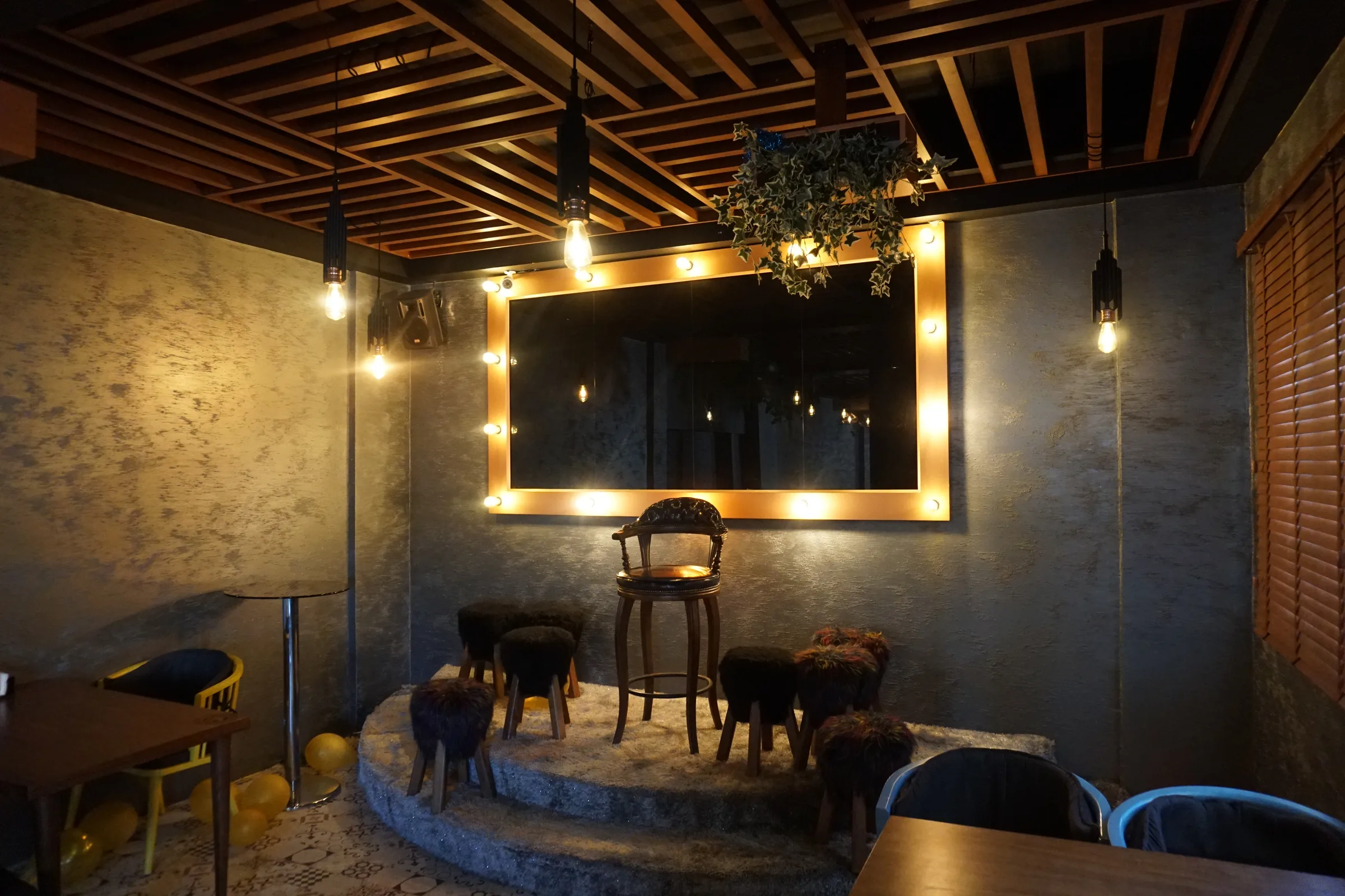 Cafes aydınlatma uygulamasından bir görünüm