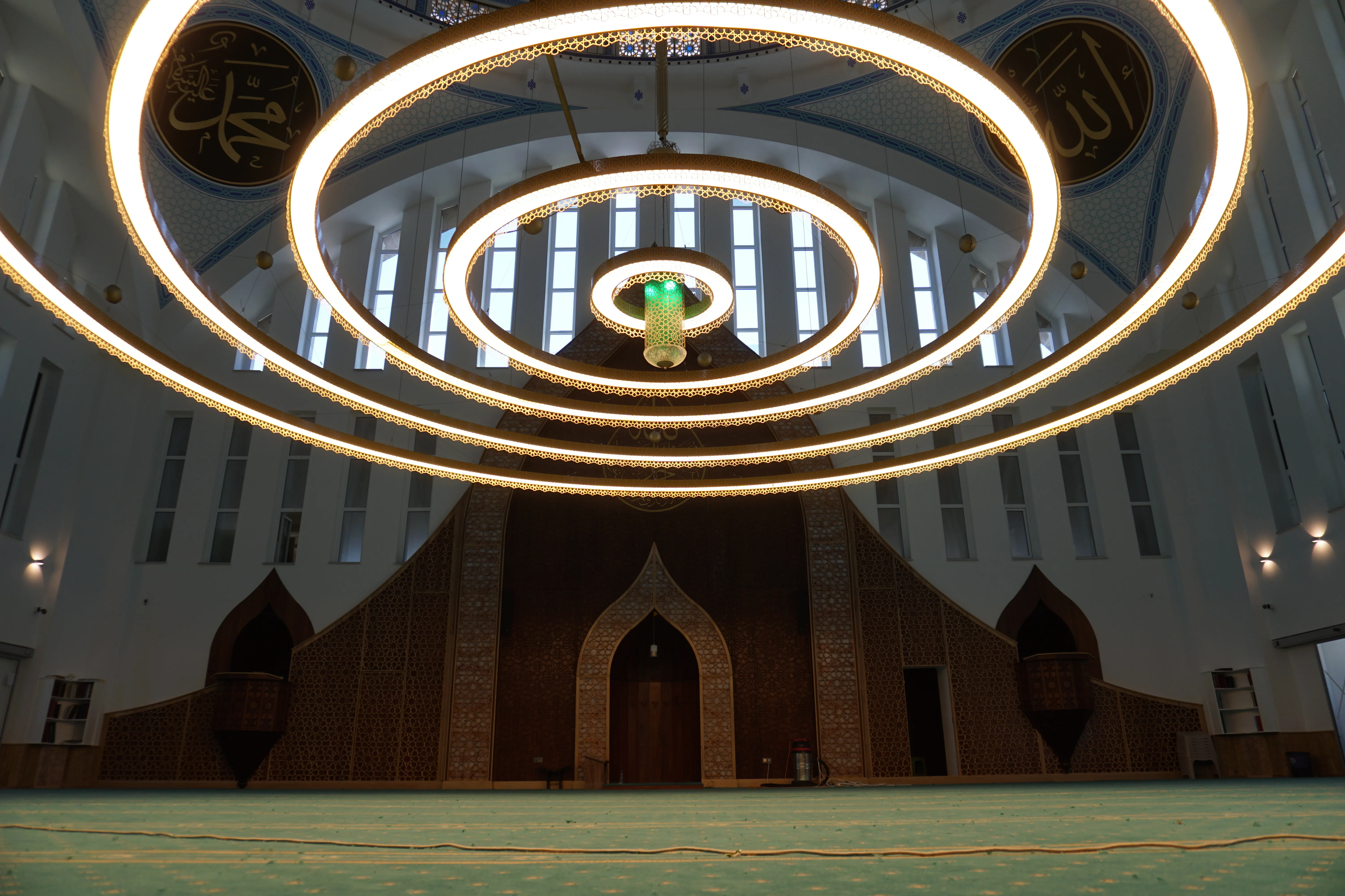Altınoluk Cami aydınlatma uygulamasından bir görünüm