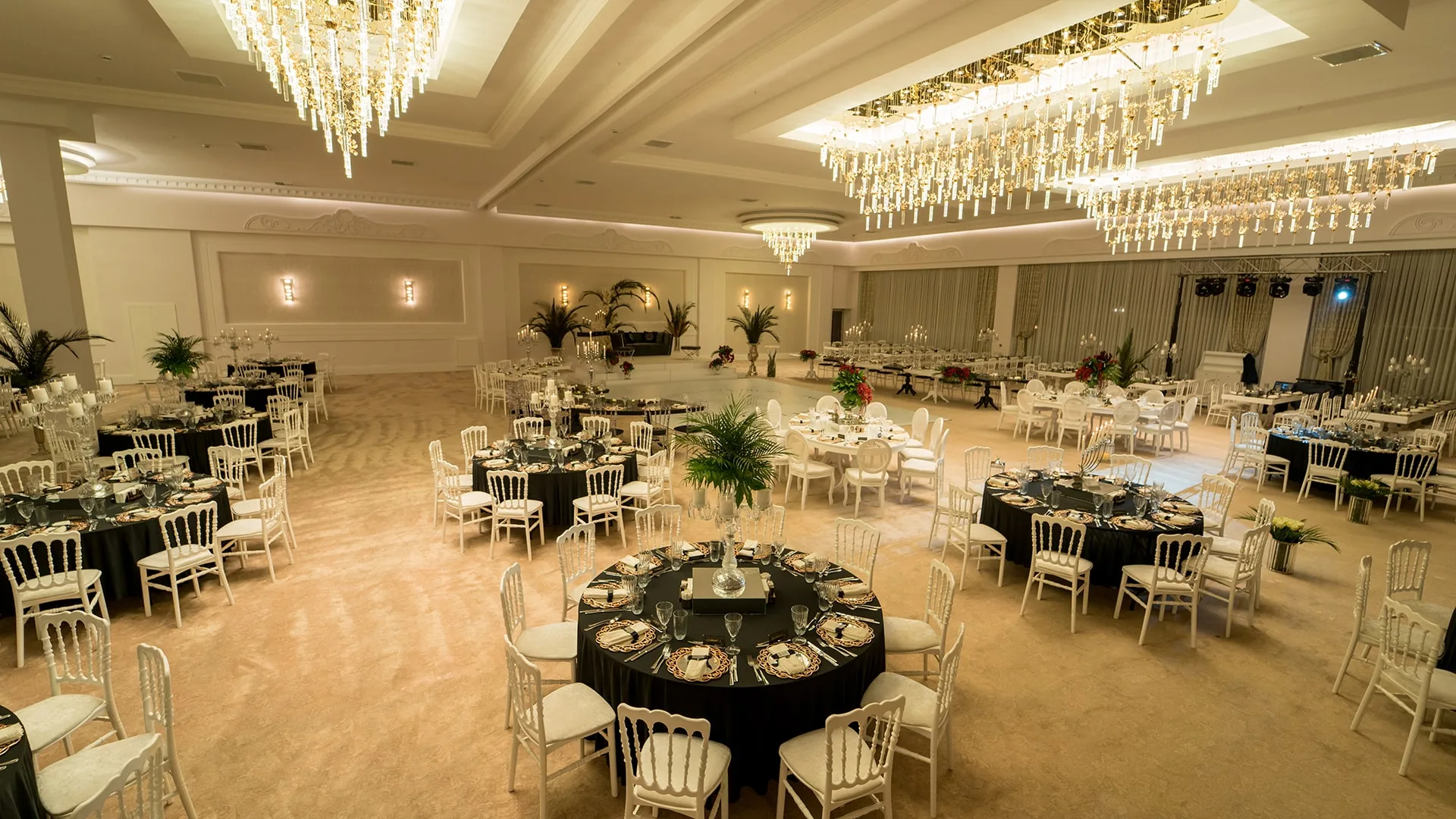 Mahall Düğün Salonu aydınlatma referansı — classicsalon-5.jpg